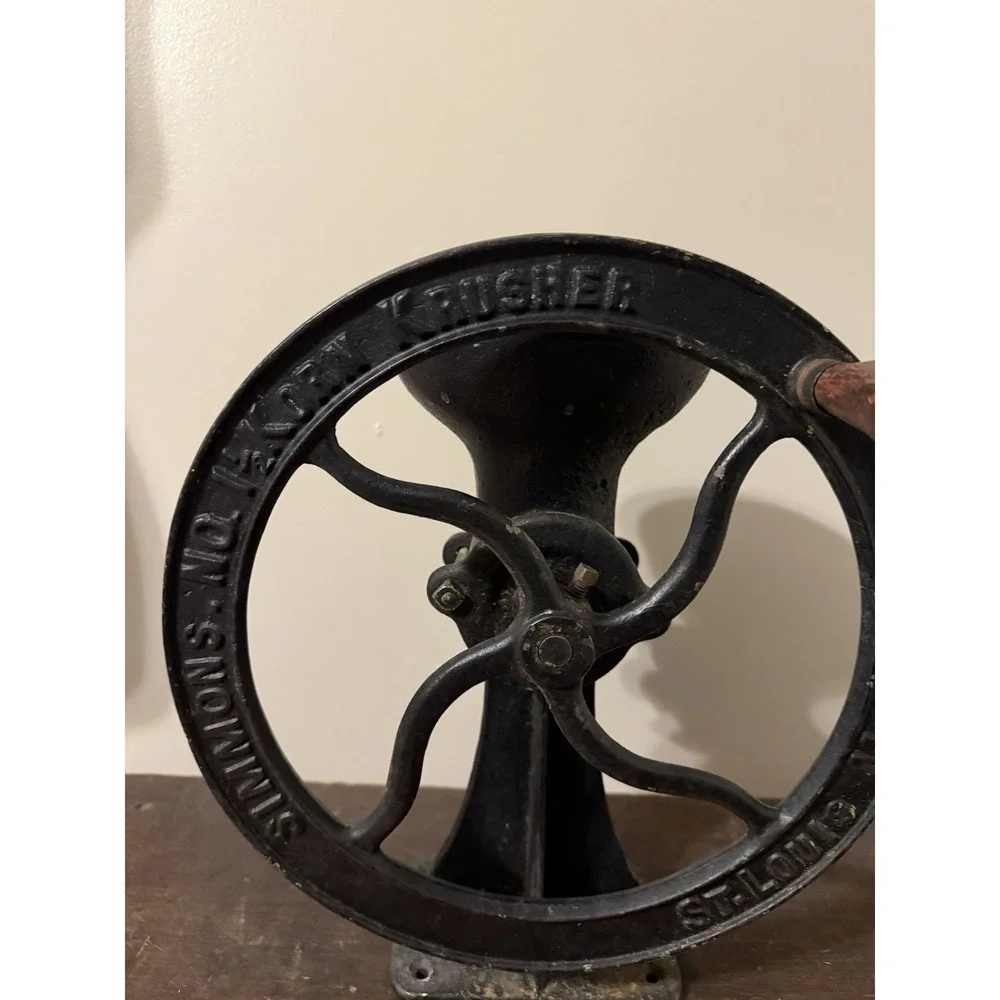 Simmons Hardware No 1½ Korn Krusher Cast Iron Saint Louis MO.